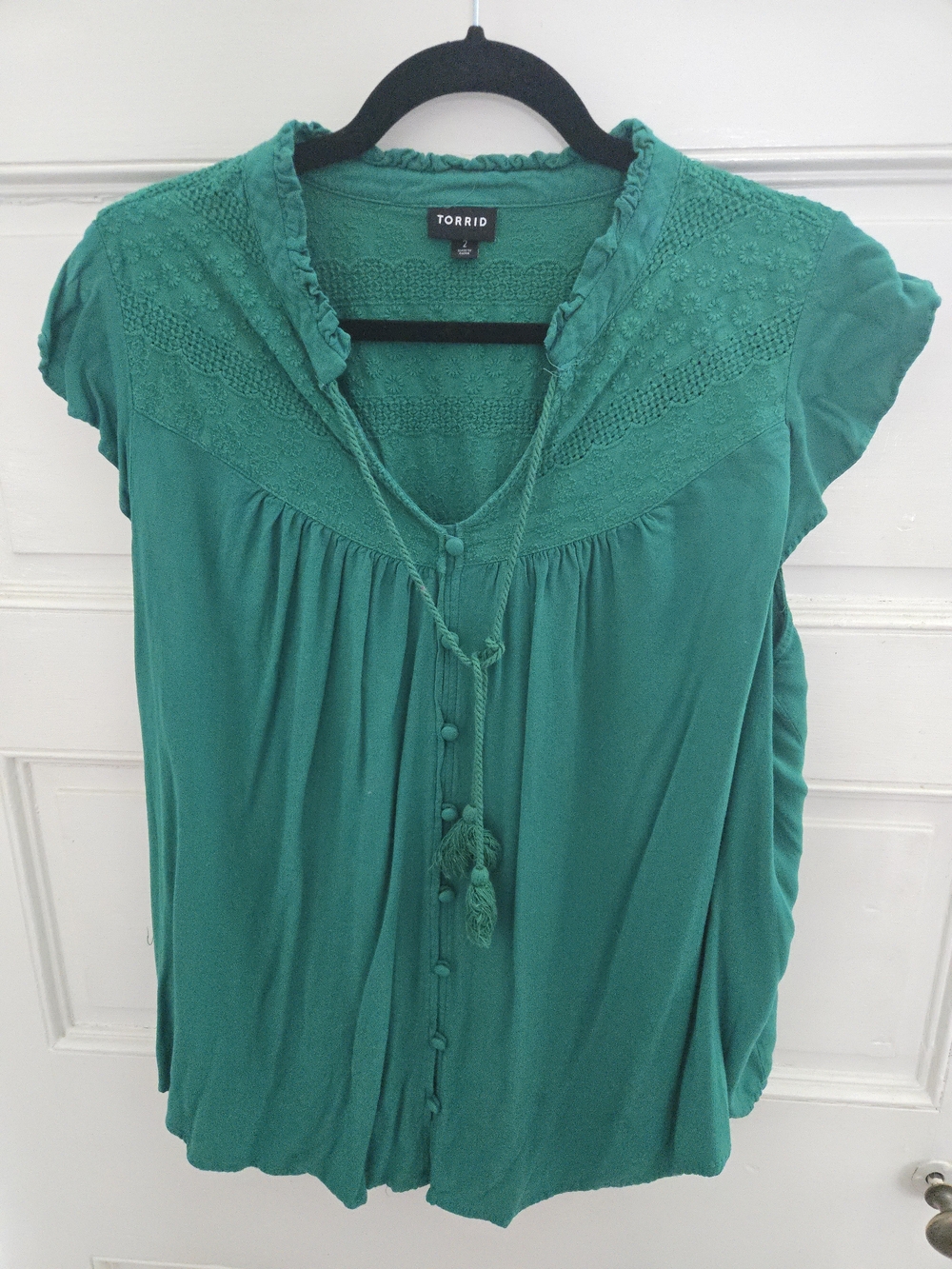 Torrid Size 2x Boho Kelly Green Crochet-Yoke Button Front Cap Sleeve Top